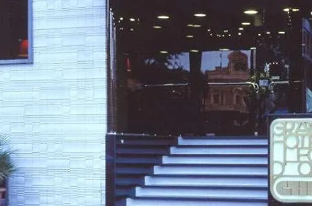 莱昂多罗大酒店